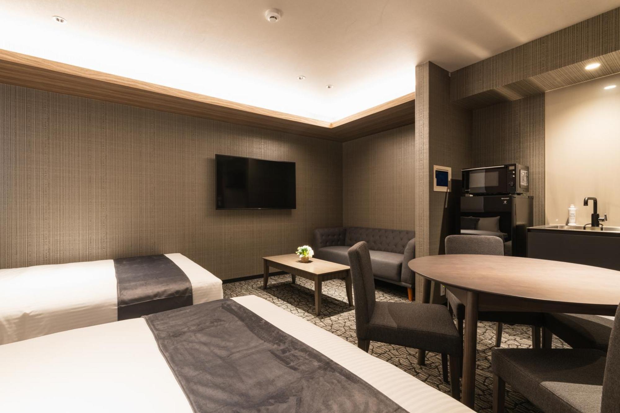 Grand Base Aparthotel